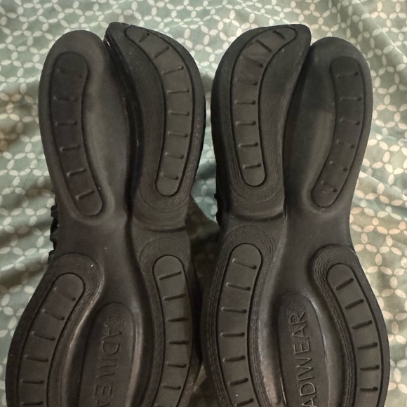 These are like brand new. They are more of a running shoe so to bulky for me. - Picture 1 of 3